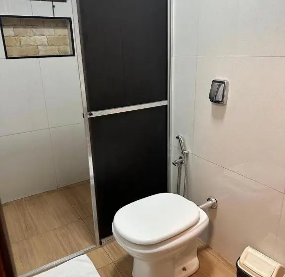 Comfort Kolmen Hengen Huone, E Restaurante Na Chácara
