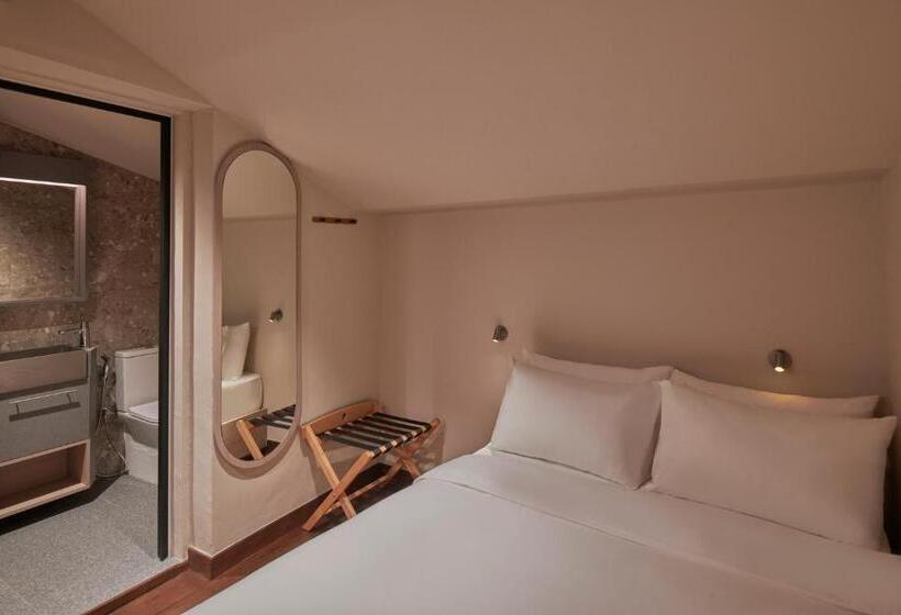 اتاق سوپریور, Kinn Studios