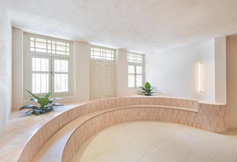 اتاق سوپریور, Kinn Studios