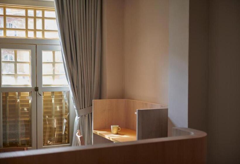 اتاق لوکس, Kinn Studios