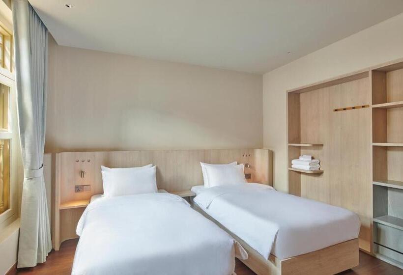 اتاق لوکس, Kinn Studios