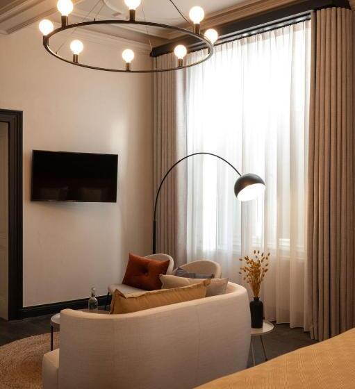 سوییت لوکس, Kint