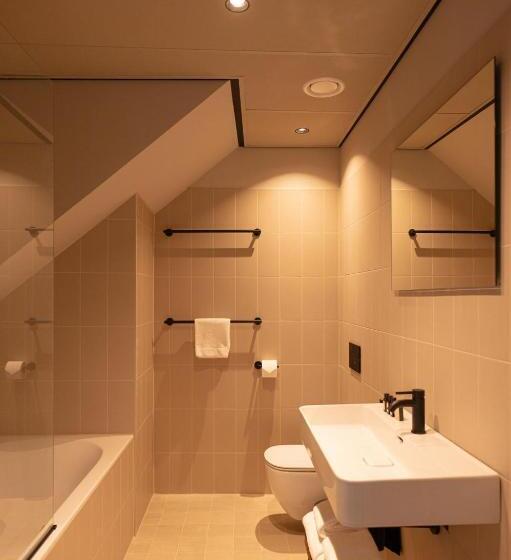 استودیوی لوکس, Kint