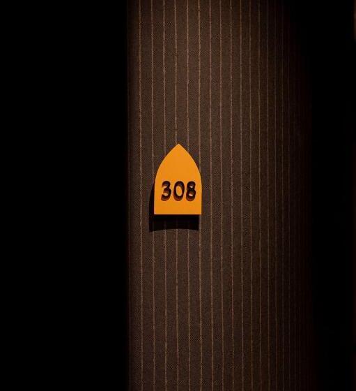 استودیوی لوکس, Kint