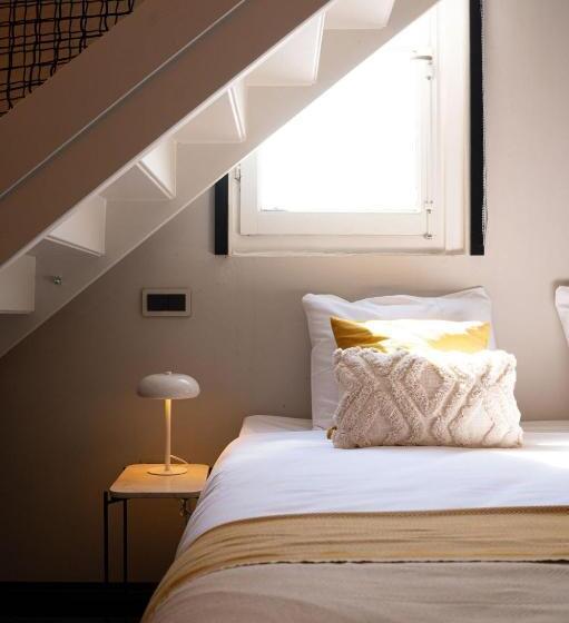 استودیوی استاندارد, Kint