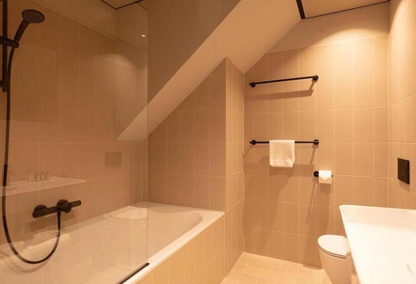 استودیوی استاندارد, Kint