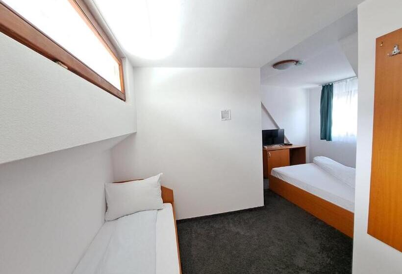 اتاق استاندارد سه نفره, Pescarus Port Bicaz