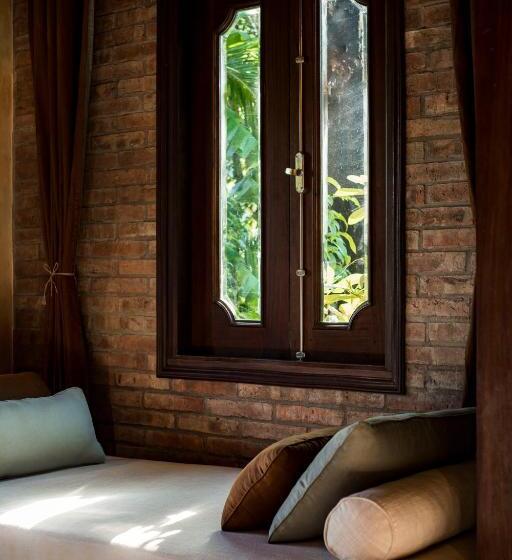 بانگلوی لوکس, Nham Village Resort