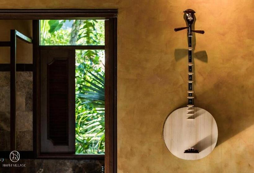 بانگلوی استاندارد, Nham Village Resort