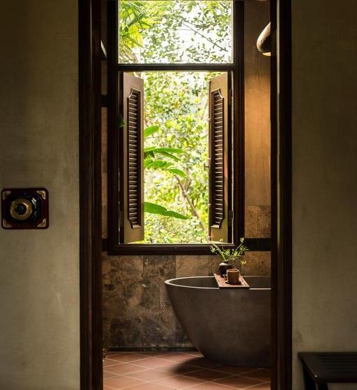 بانگلوی استاندارد, Nham Village Resort