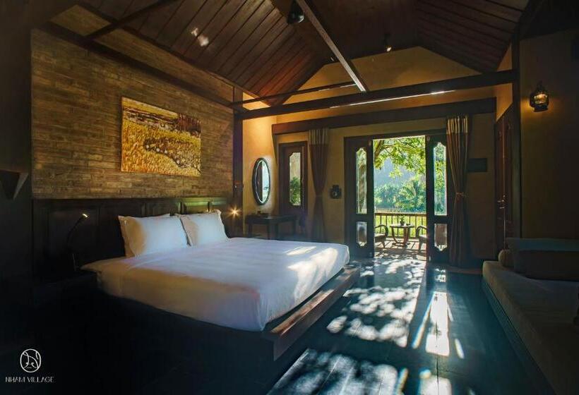 بانگلوی استاندارد, Nham Village Resort