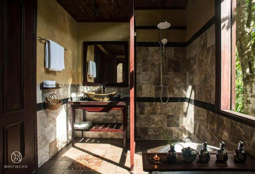 اتاق استاندارد با بالکن, Nham Village Resort