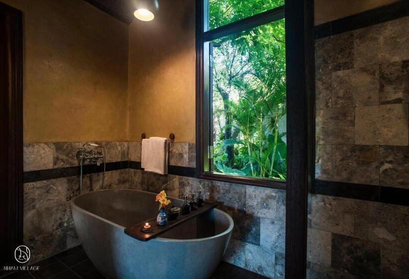 اتاق استاندارد با بالکن, Nham Village Resort