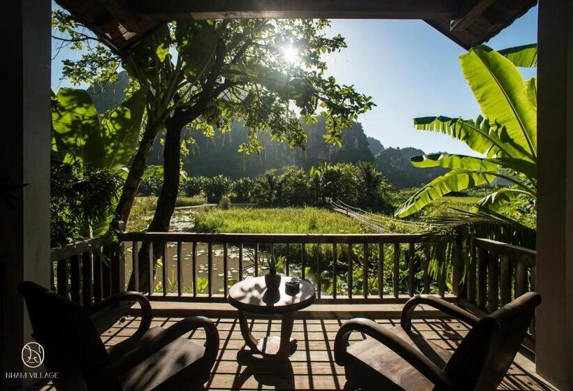 اتاق استاندارد با بالکن, Nham Village Resort