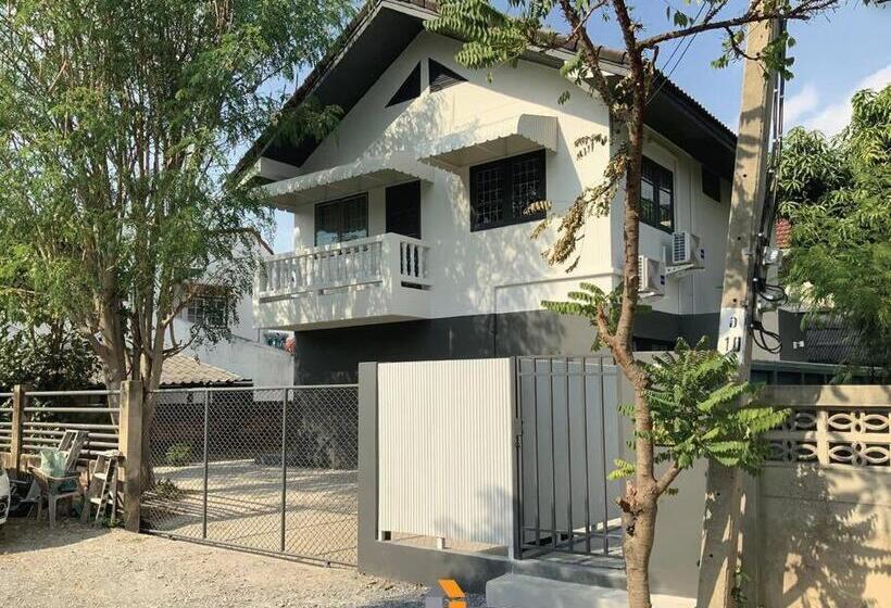 Номер Стандарт, Arasa House By G Living 6mins Mrt Klong Bang Phai