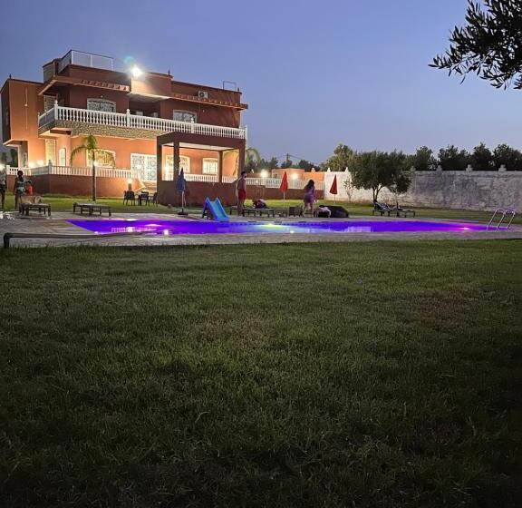 اتاق استاندارد با چشم‌انداز استخر, Ayor Fes