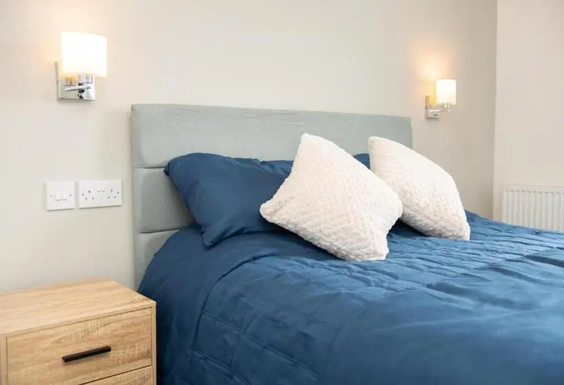 Deluxe Suite King Bed, Cara Lodge, Comfortable Self Check In En Suite Guest Rooms