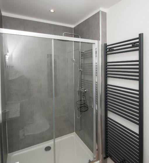 Deluxe Suite King Bed, Cara Lodge, Comfortable Self Check In En Suite Guest Rooms