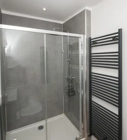 Deluxe Suite King Bed, Cara Lodge, Comfortable Self Check In En Suite Guest Rooms