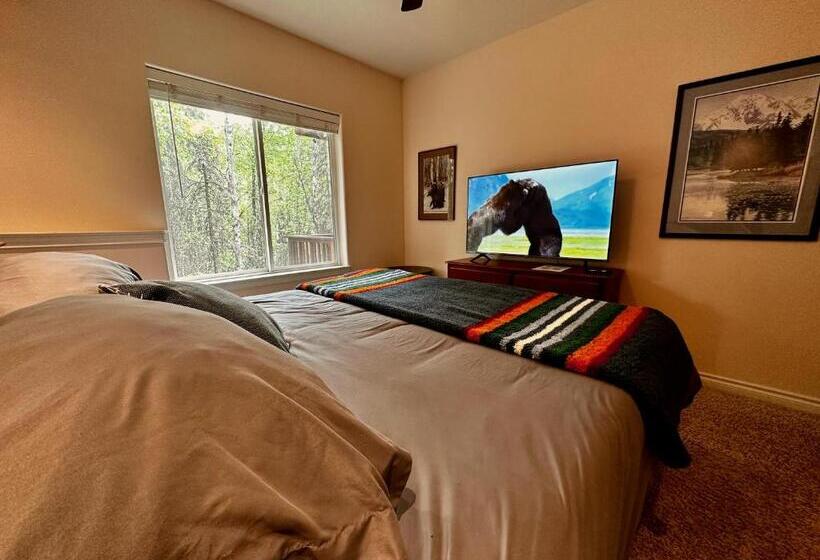 جناح سرير كينج, Guest Suite With Hot Tub   Edge Of The Wild