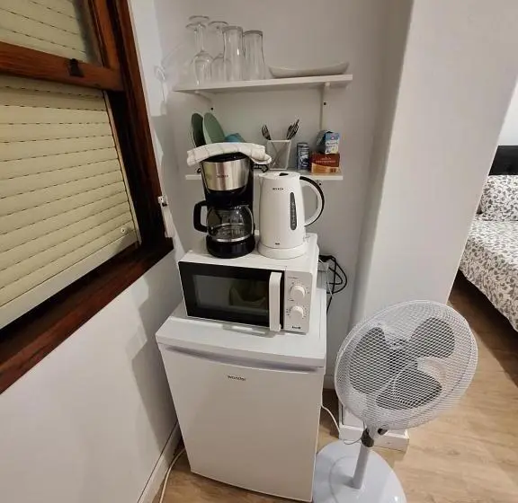 スタンダードトリプルルーム, Habitacion Con Baño Privado En Un Piso Con Familia
