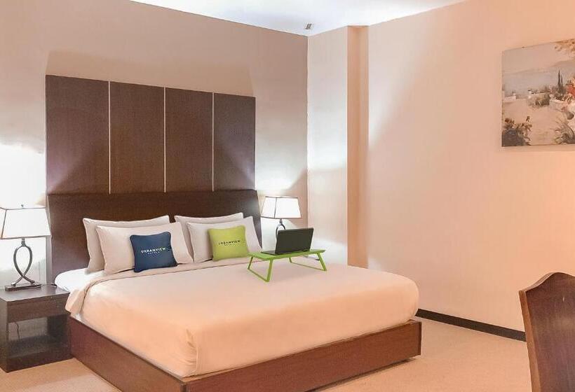 غرفة ديلوكس سرير كينج, Urbanview Hotel Grand Permata In Banjarbaru By Reddoorz