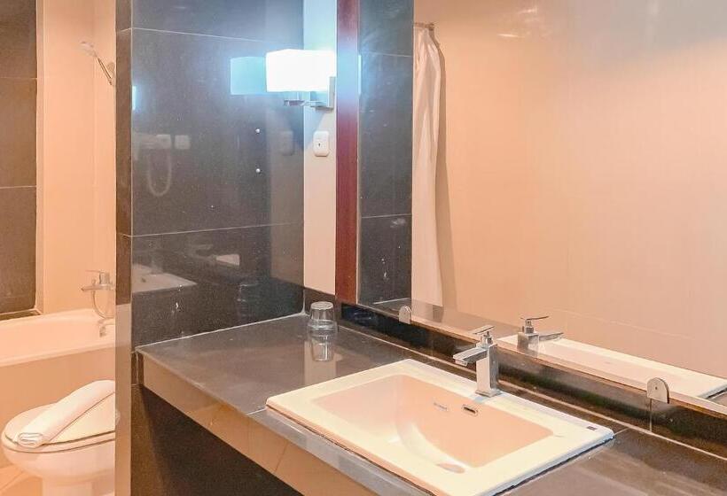 חדר דלוקס, Urbanview Hotel Grand Permata In Banjarbaru By Reddoorz