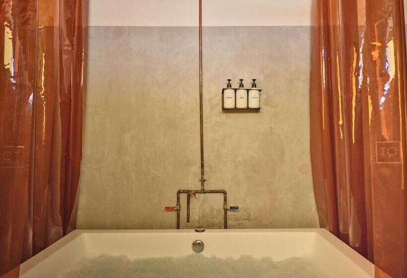 استودیو استاندارد با بالکن, Verde By Dw