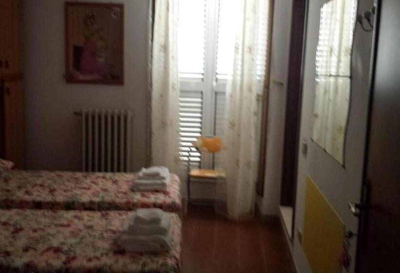 غرفة قياسية, Villa Carolina