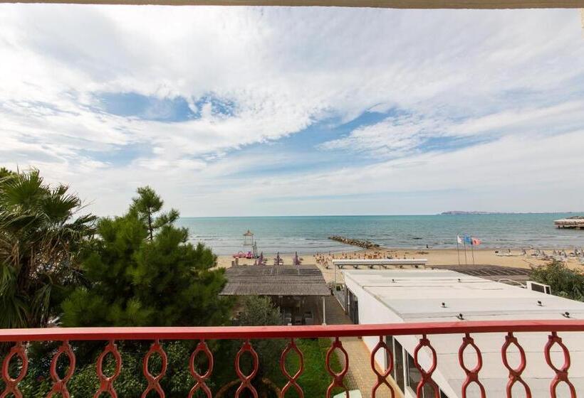 Camera Tripla Standard Vista Mare, Expert