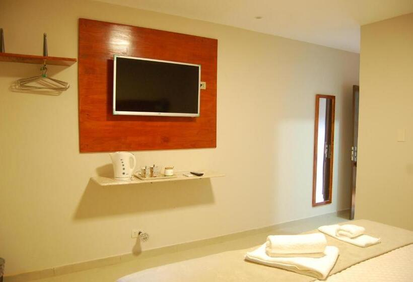 חדר קלאסי לשלושה, Ox