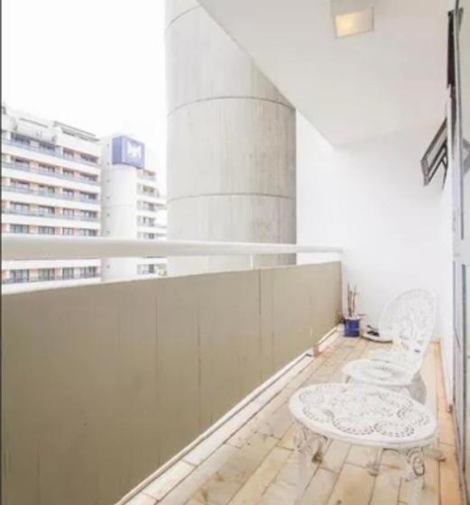 سوییت با چشم‌انداز استخر, St Paul 59m2 Apart Ad1229