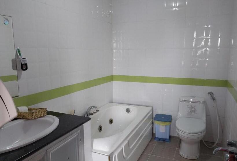 اتاق استاندارد, Nhat Quy