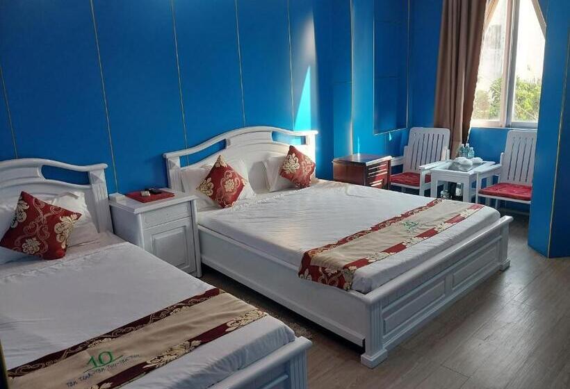 اتاق استاندارد سه تخته با بالکن, Nhat Quy