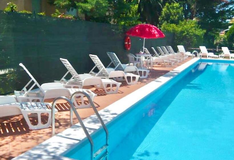 Студио Стандарт с Террасой, Isa Residence With Swimming Pool In Marina Di Cecina Only 700 Meters From The Sea, Studio Apartments