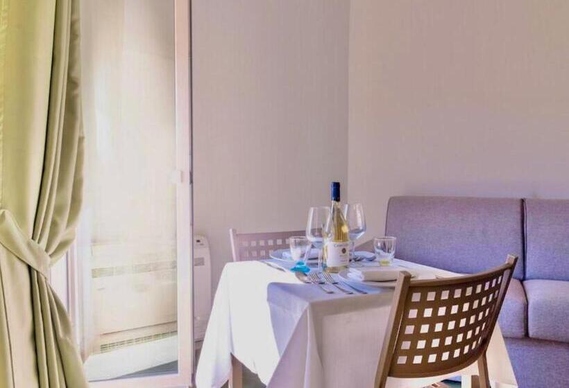 Студио Стандарт с Террасой, Isa Residence With Swimming Pool In Marina Di Cecina Only 700 Meters From The Sea, Studio Apartments