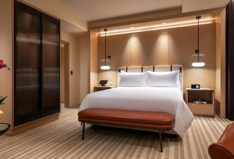 Suite King Bed