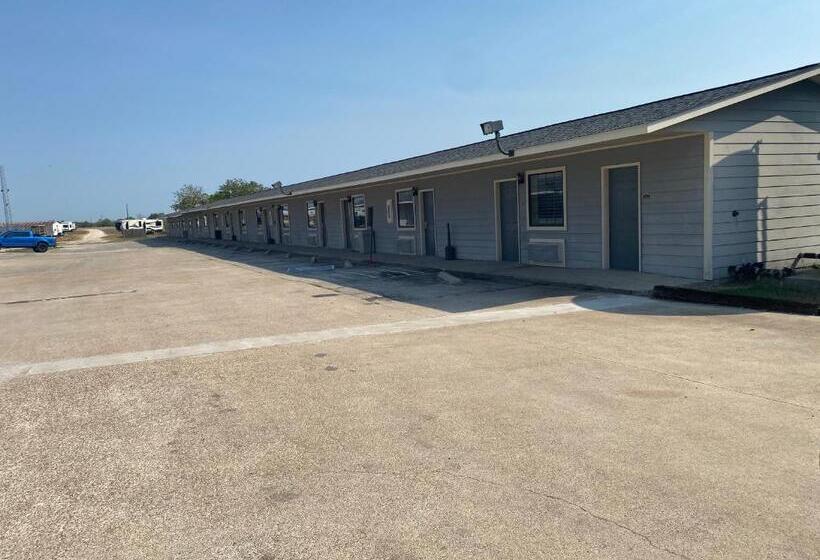 Люкс Deluxe Кровать Кинг, Southern Inn & Suites Rv Lots Now Available