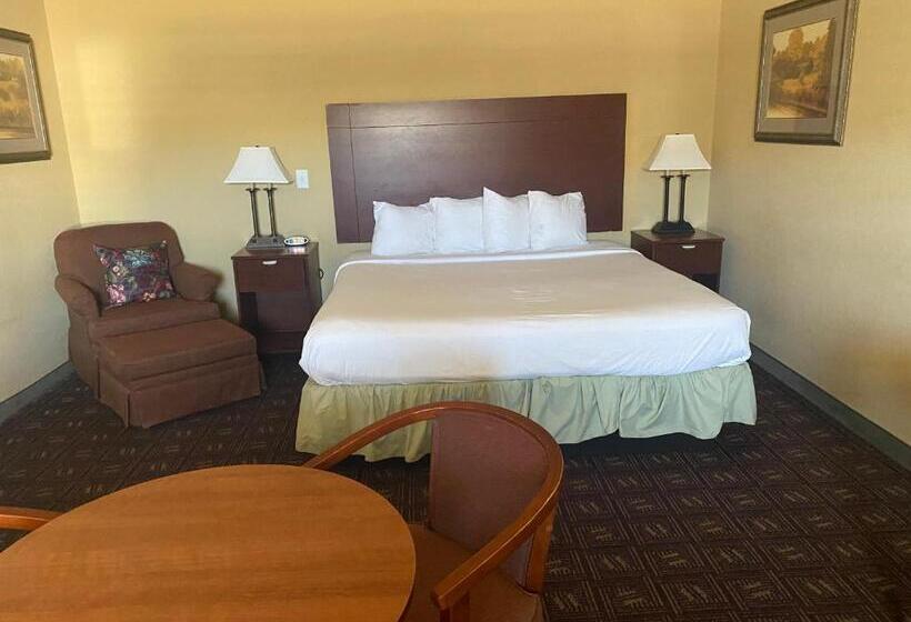 带大床的复式套间, Southern Inn & Suites Rv Lots Now Available