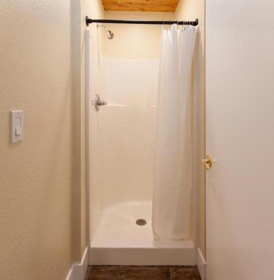 חדר אקונומי, Tahquitz Pines Retreat