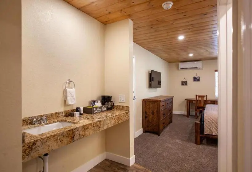 身障者適用キングサイズベッドルーム, Tahquitz Pines Retreat