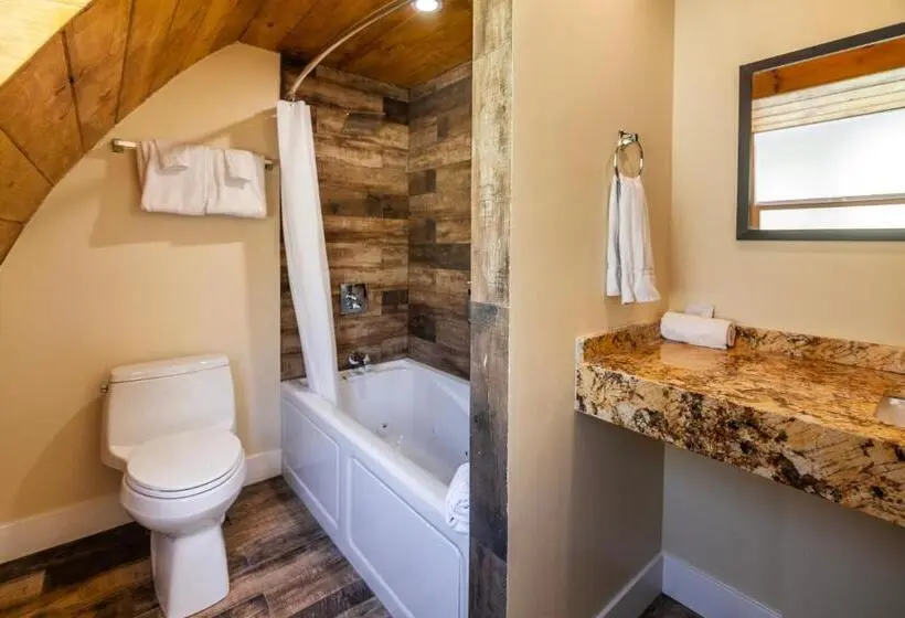 スタンダードトリプルルーム, Tahquitz Pines Retreat