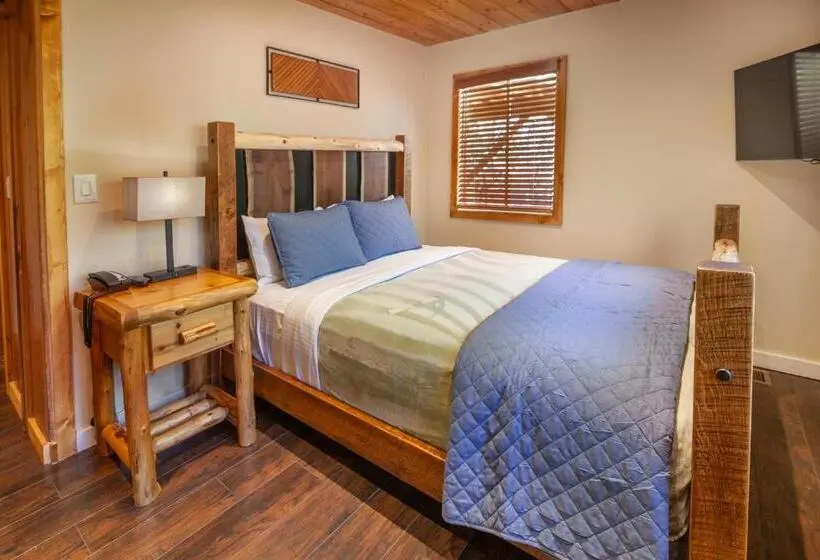 スタンダード4人部屋, Tahquitz Pines Retreat