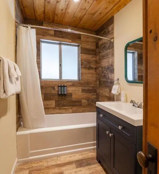 スタンダード4人部屋, Tahquitz Pines Retreat