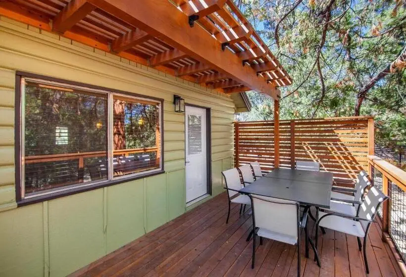 スタンダード4人部屋, Tahquitz Pines Retreat