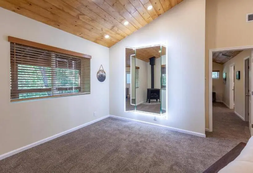 デラックススイート, Tahquitz Pines Retreat