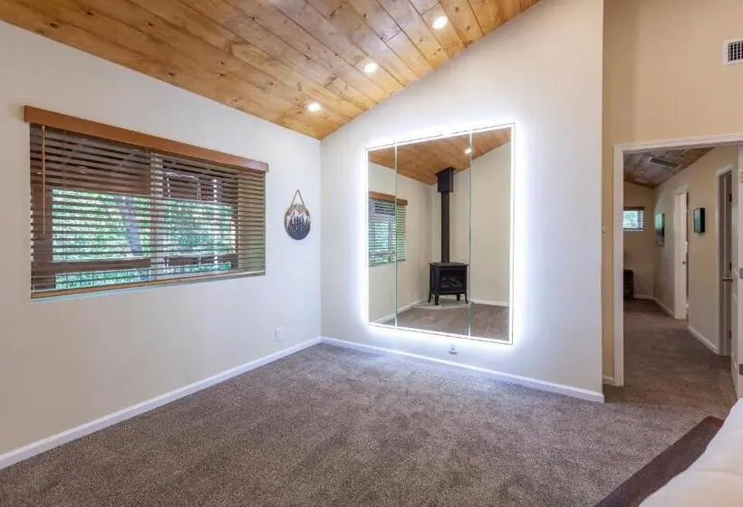 デラックススイート, Tahquitz Pines Retreat