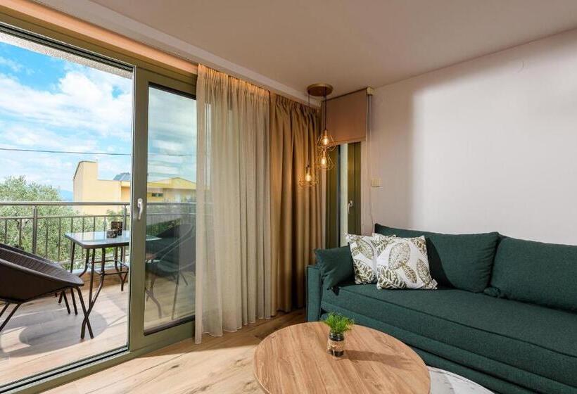 Люкс, The Olive Land