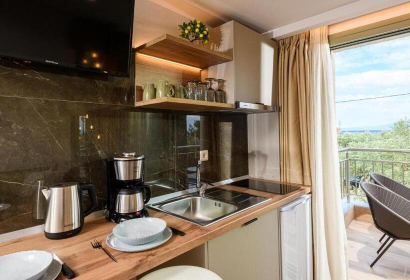 Люкс, The Olive Land