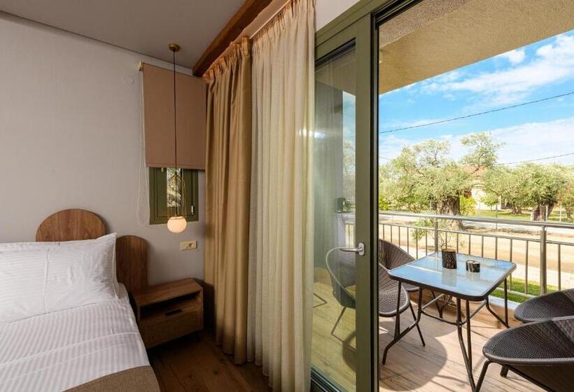 Номер Deluxe, The Olive Land